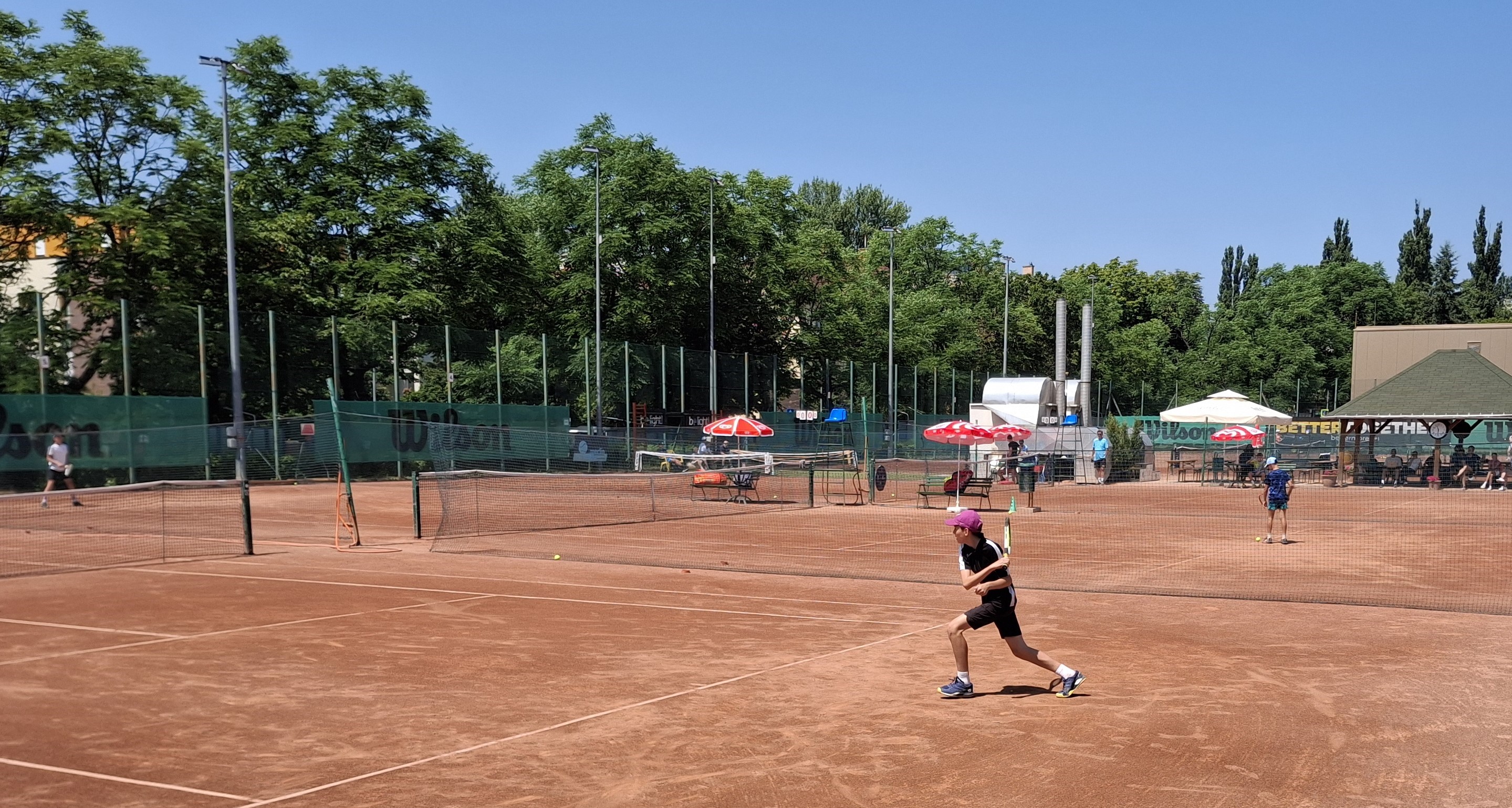 Nagyüzem a Pasarét TK pályáin a Pasarét Open pénteki napján