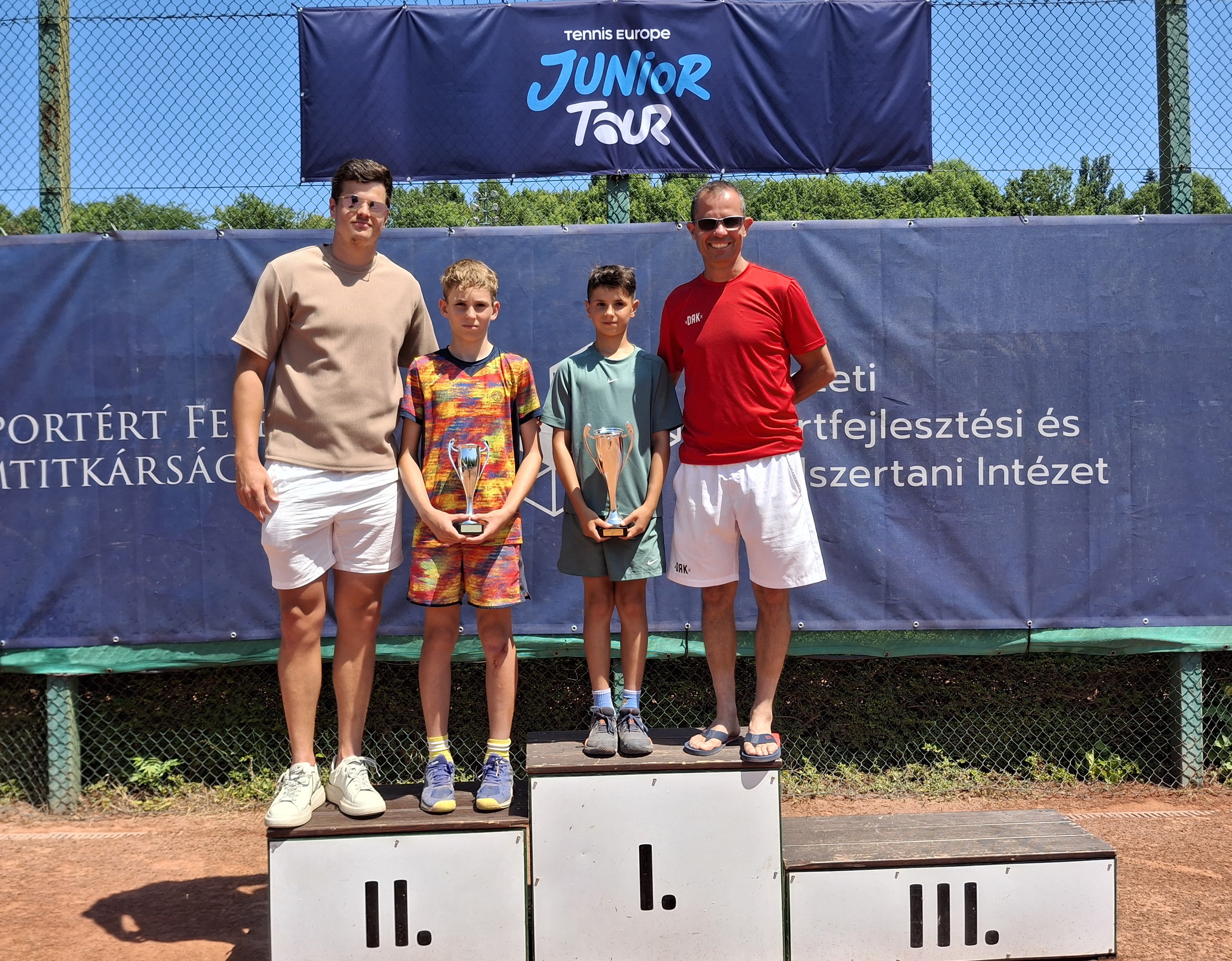 Koczka Patrik, Karóczkai Sólyom Kán, Rekedt-Nagy Zoltán és Rekedt Zoltán az egyes díjátadót követően (balról jobbra)