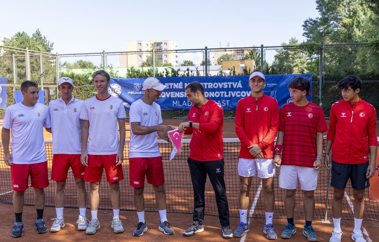 Major Áron János, Kovács Marcell, Nagy Botond és Nagy Zoltán (balról jobbra) a törökök elleni nyitómeccs előtt