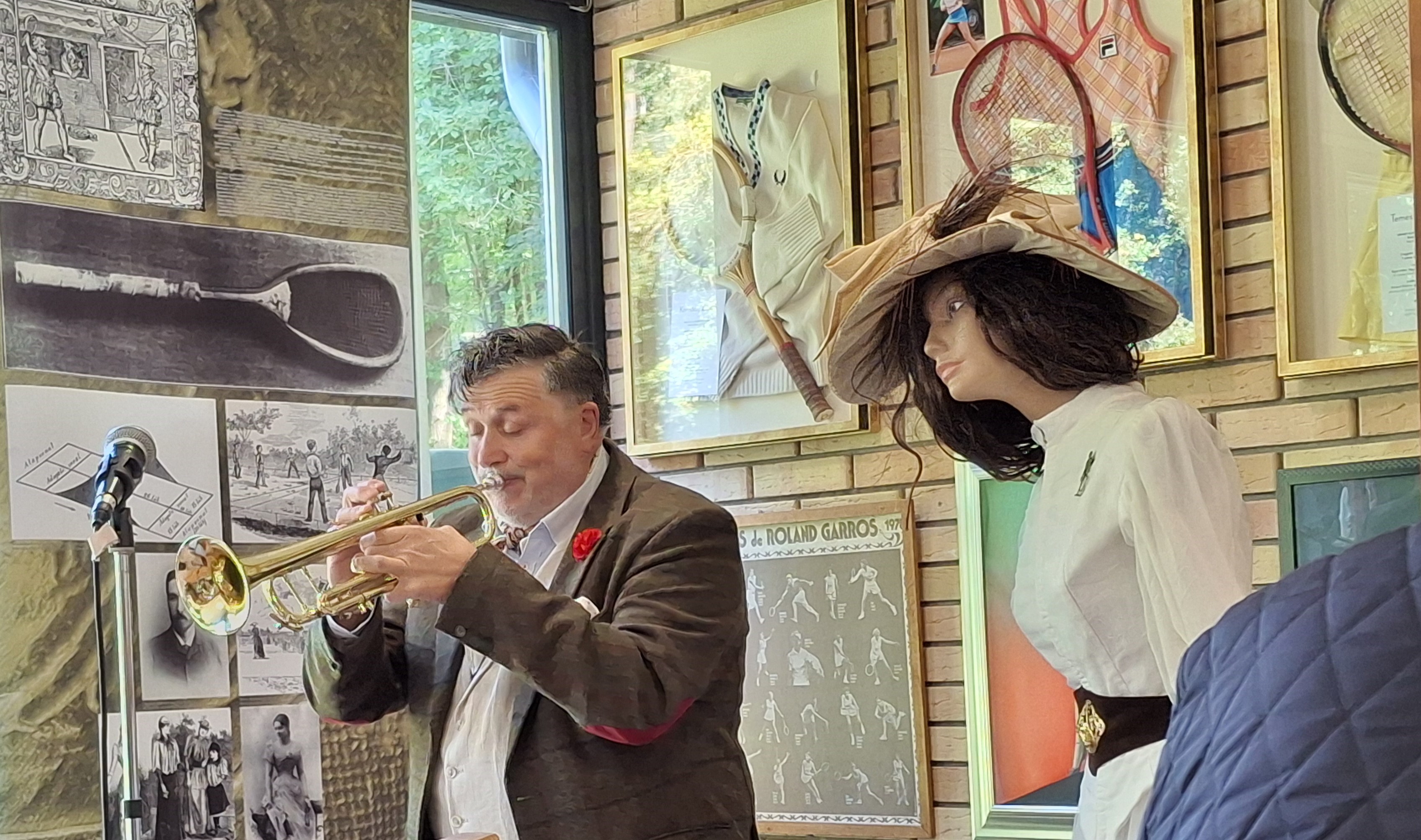 Galambos Lajos mögött a női Grand Slam-győztesek relikviái