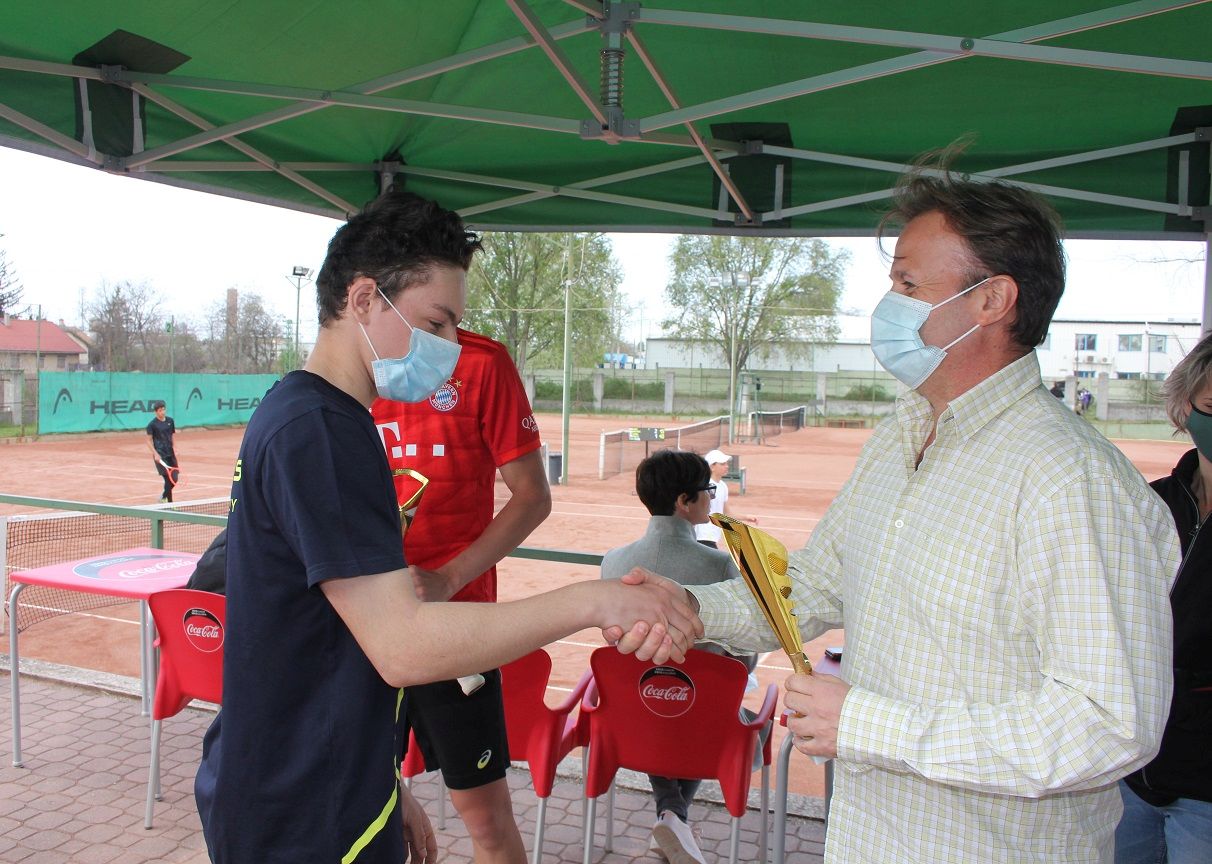 a gyoztesnek semen aginskiynek bibok tamas tennis europe senior committee tga adja at a dijatjpg