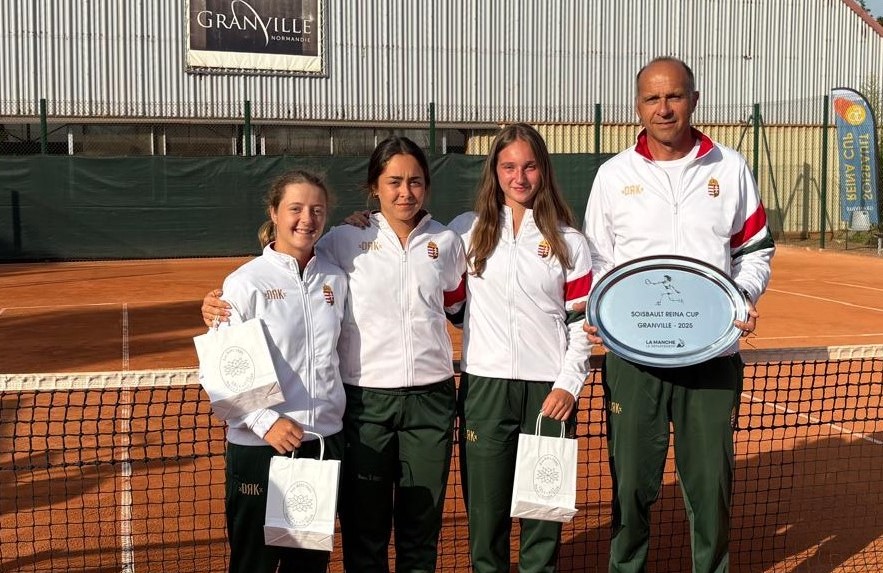 Bíró Melinda, Benke-Giosanu Izabella, Bak-Szabó Norina és Gulyás István az eredményhirdetést követően 