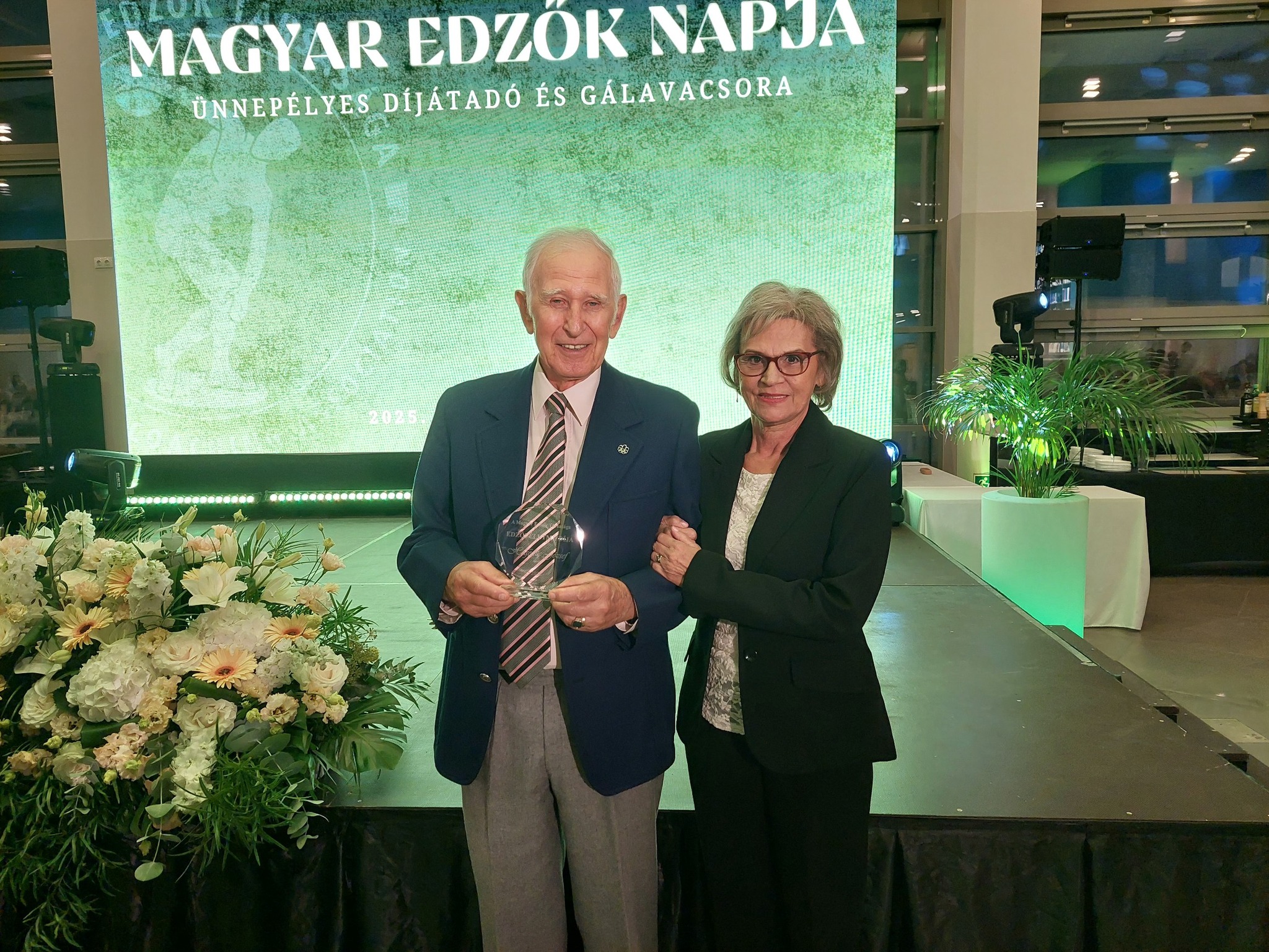 Dodi bácsi a díjátadón felesége, Ujhelyi Ágnes Mária társaságában, aki munkája során is támogatta
