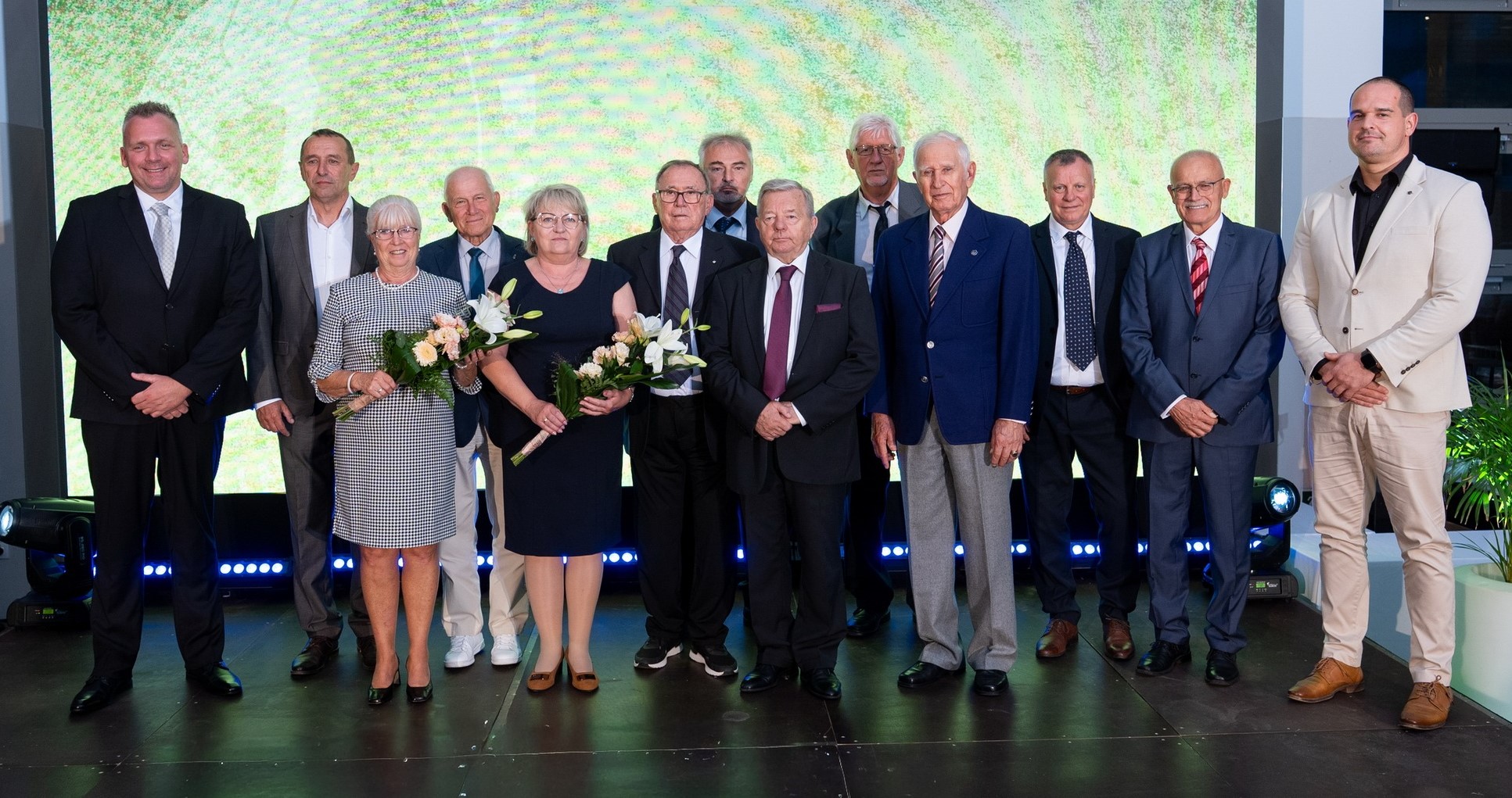 Hegedűs József (jobbról a negyedik) az idei díjazottak között