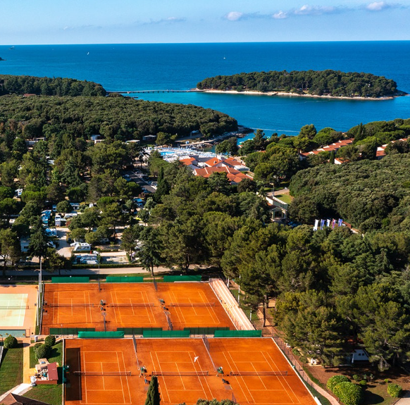 Festői környezetben teniszezhettek legjobb fiataljaink, Horvátország legrangosabb juniortornáján